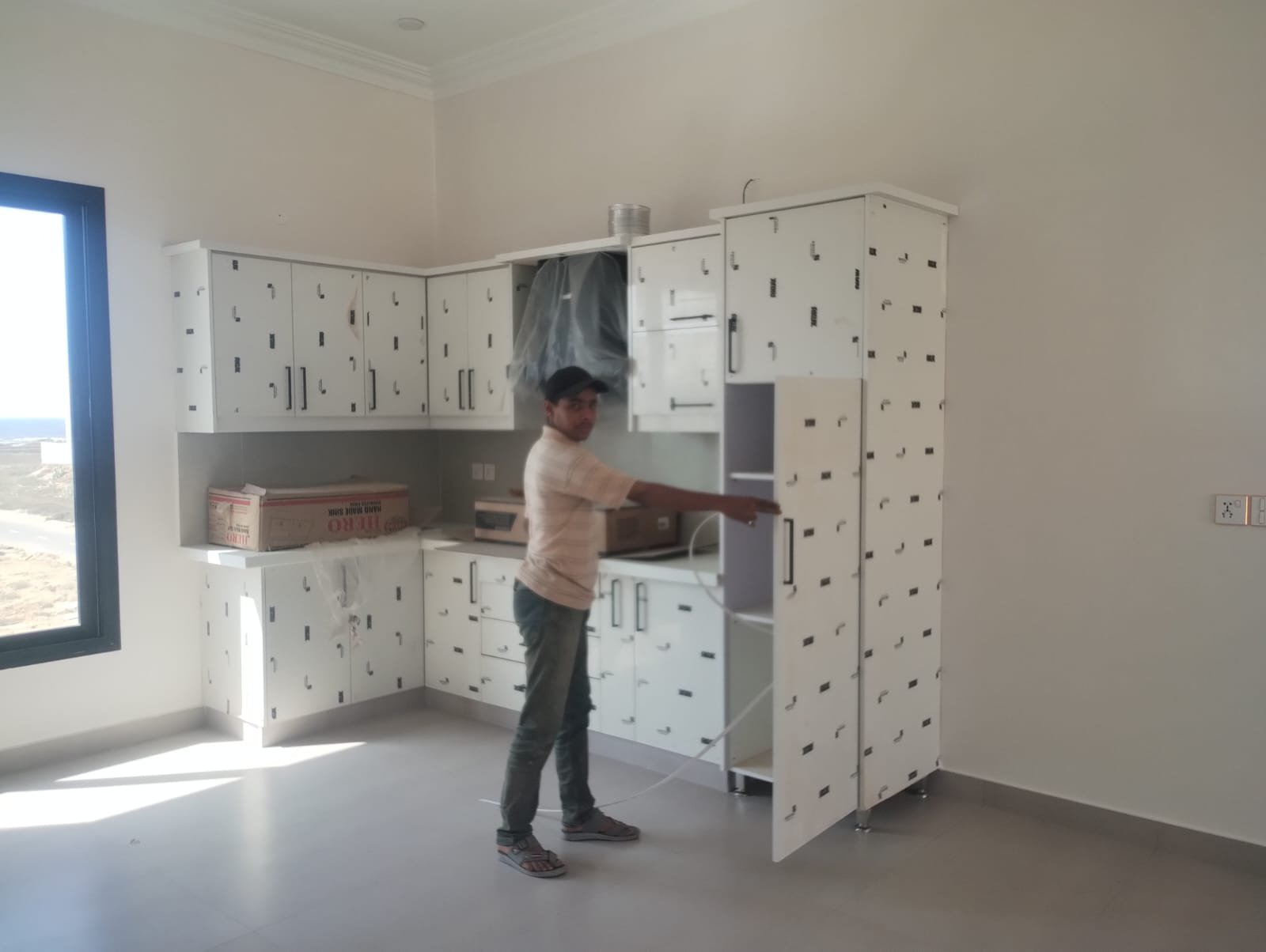 Kitchen cabinet