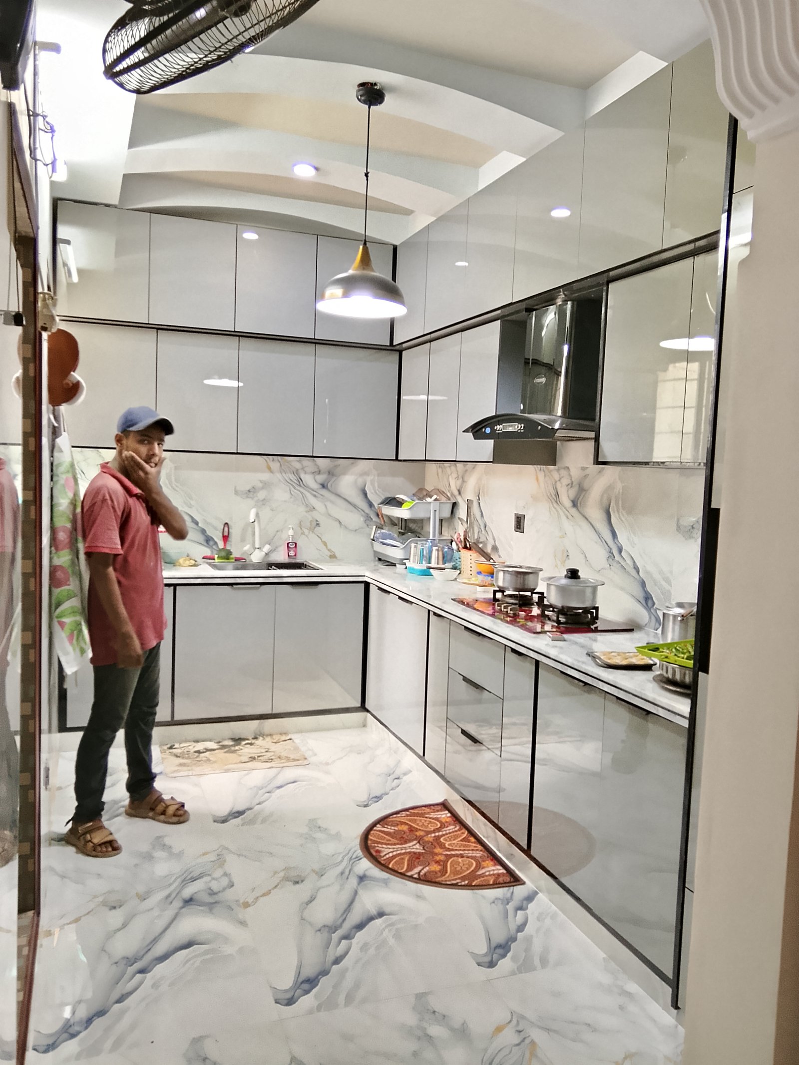 Kitchen cabinet